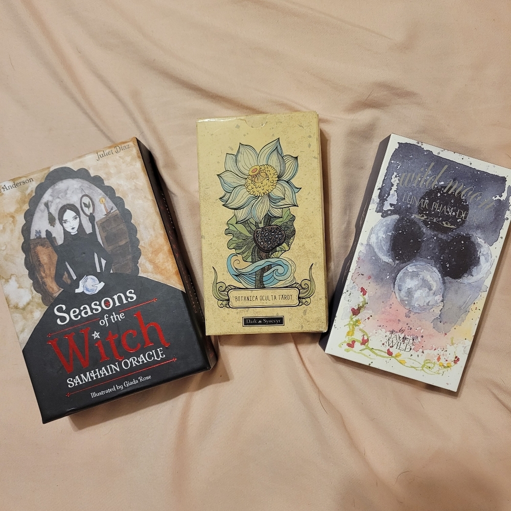**Last Chance** Floral tarot cards, Moon phases and Samhain oracle decks